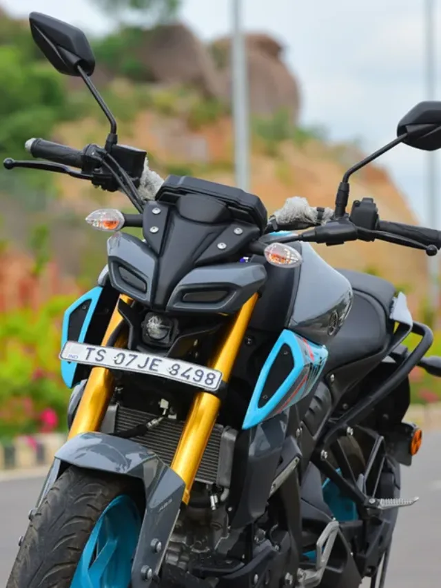 Yamaha MT-15 एक शानदार नेकेड स्ट्रीट बाइक है जिसमें आकर्षक डिज़ाइन, पावरफुल इंजन और अच्छे हैंडलिंग के साथ एक किफ़ायती कीमत है।