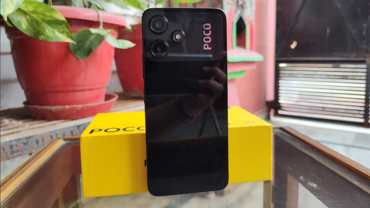 POCO Smartphone Under Rs 15000