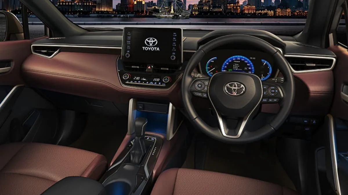 toyota-corolla-cross-feature-3-bold-suv-style