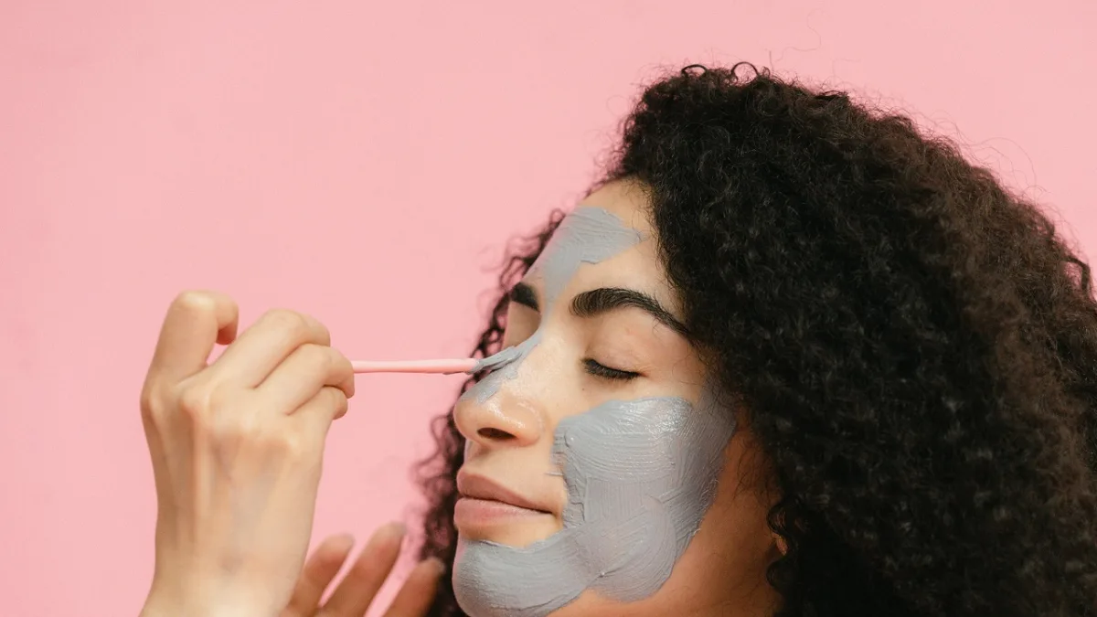 Coconut oil hair mask Deep conditions hair