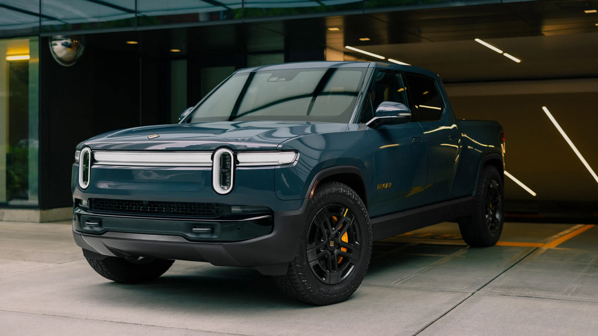 Rivian R1S