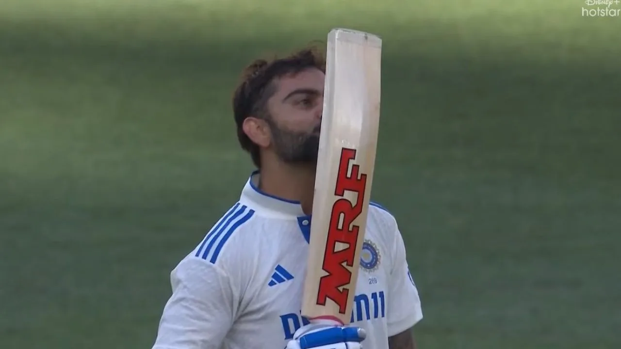  Virat Kohli gives flying kiss to Anushka Sharma after Perth Test hundred